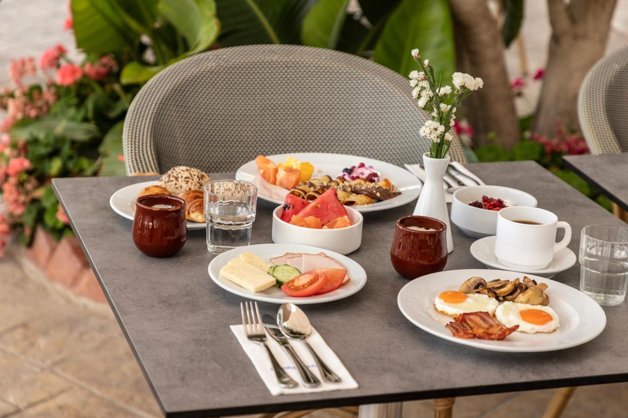 Louis Paphos Breeze Otel Klorakas Dış mekan fotoğraf